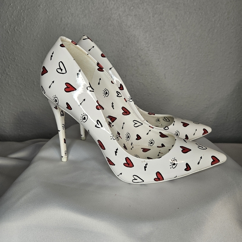 Special Limited Edition White, Black and Red Aldo Heart Pumps! - Picture 8 of 9